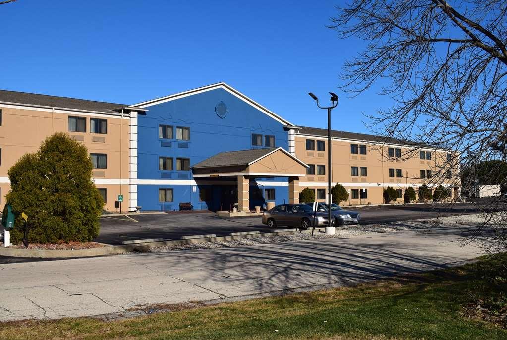 Whitefish Bay Americinn By Wyndham Glendale Milwaukee מראה חיצוני תמונה
