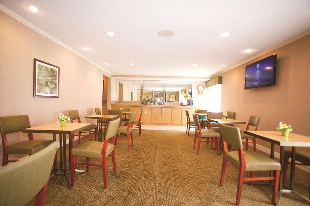 Whitefish Bay Americinn By Wyndham Glendale Milwaukee חדר תמונה