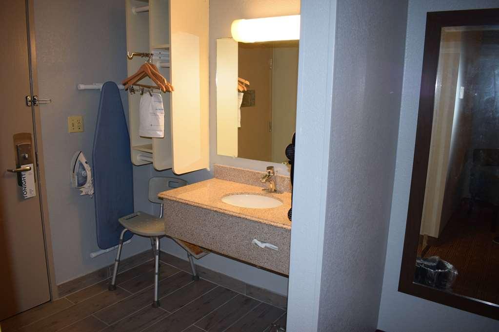 Whitefish Bay Americinn By Wyndham Glendale Milwaukee חדר תמונה