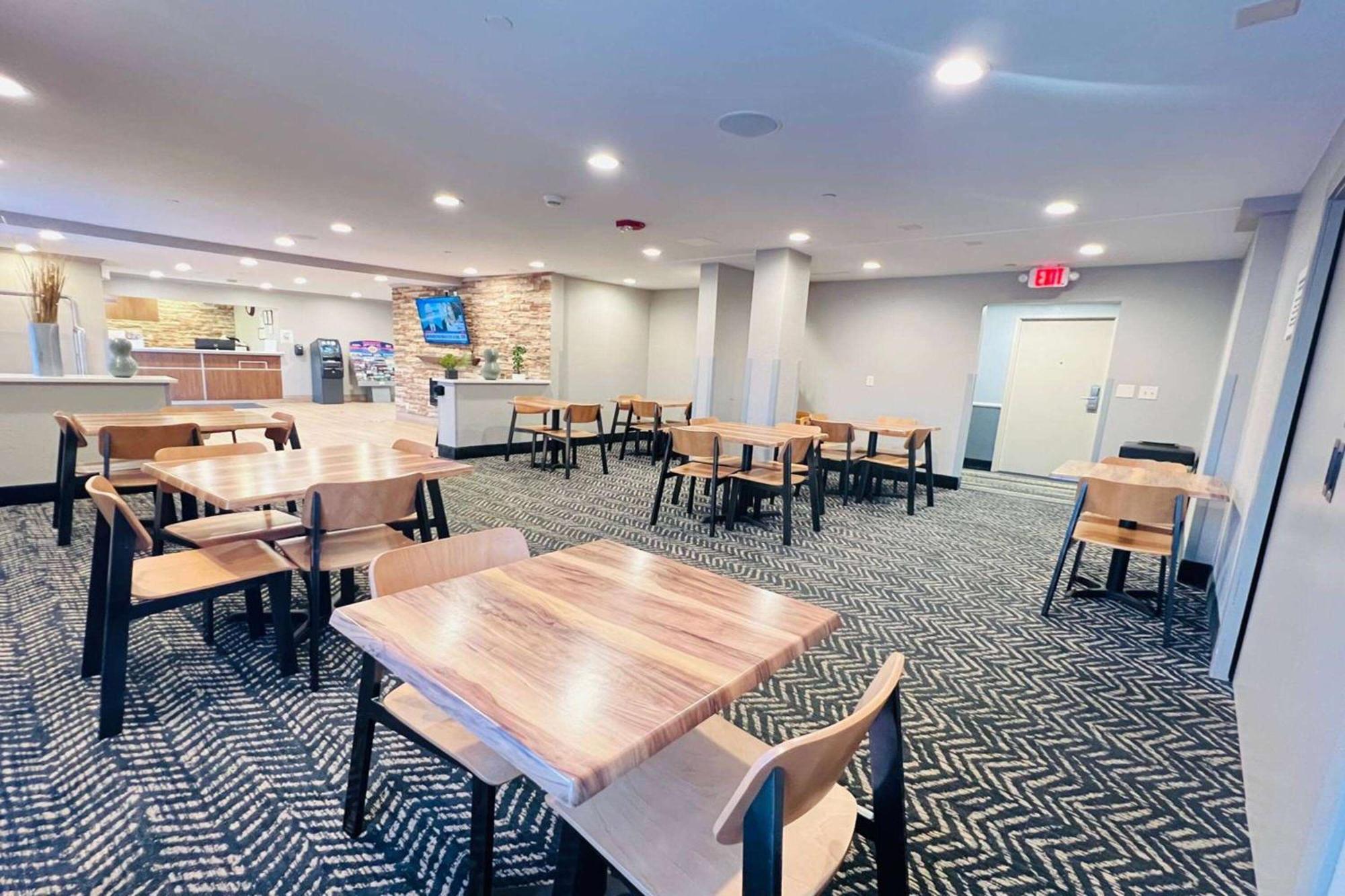 Whitefish Bay Americinn By Wyndham Glendale Milwaukee מראה חיצוני תמונה