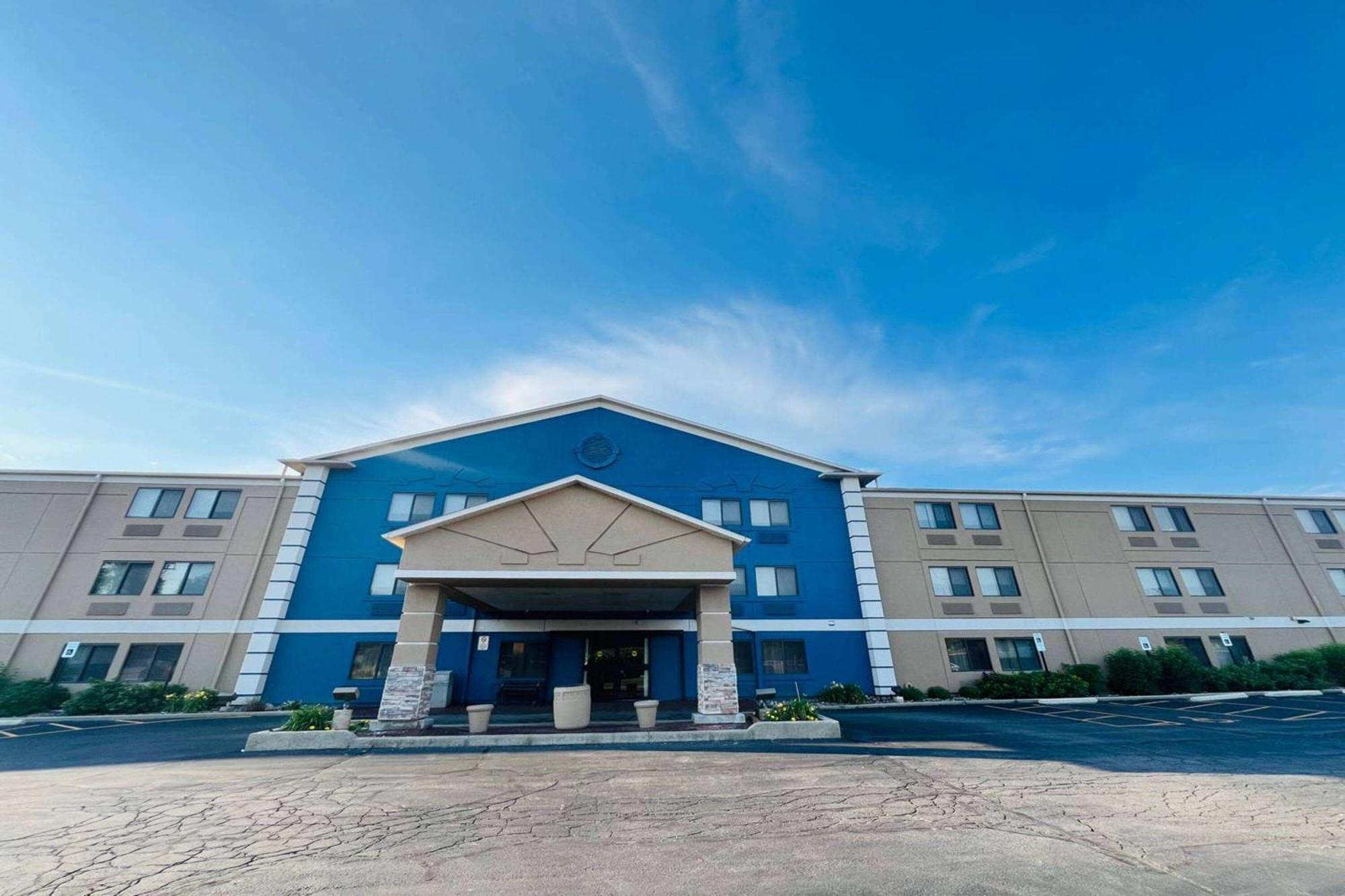 Whitefish Bay Americinn By Wyndham Glendale Milwaukee מראה חיצוני תמונה