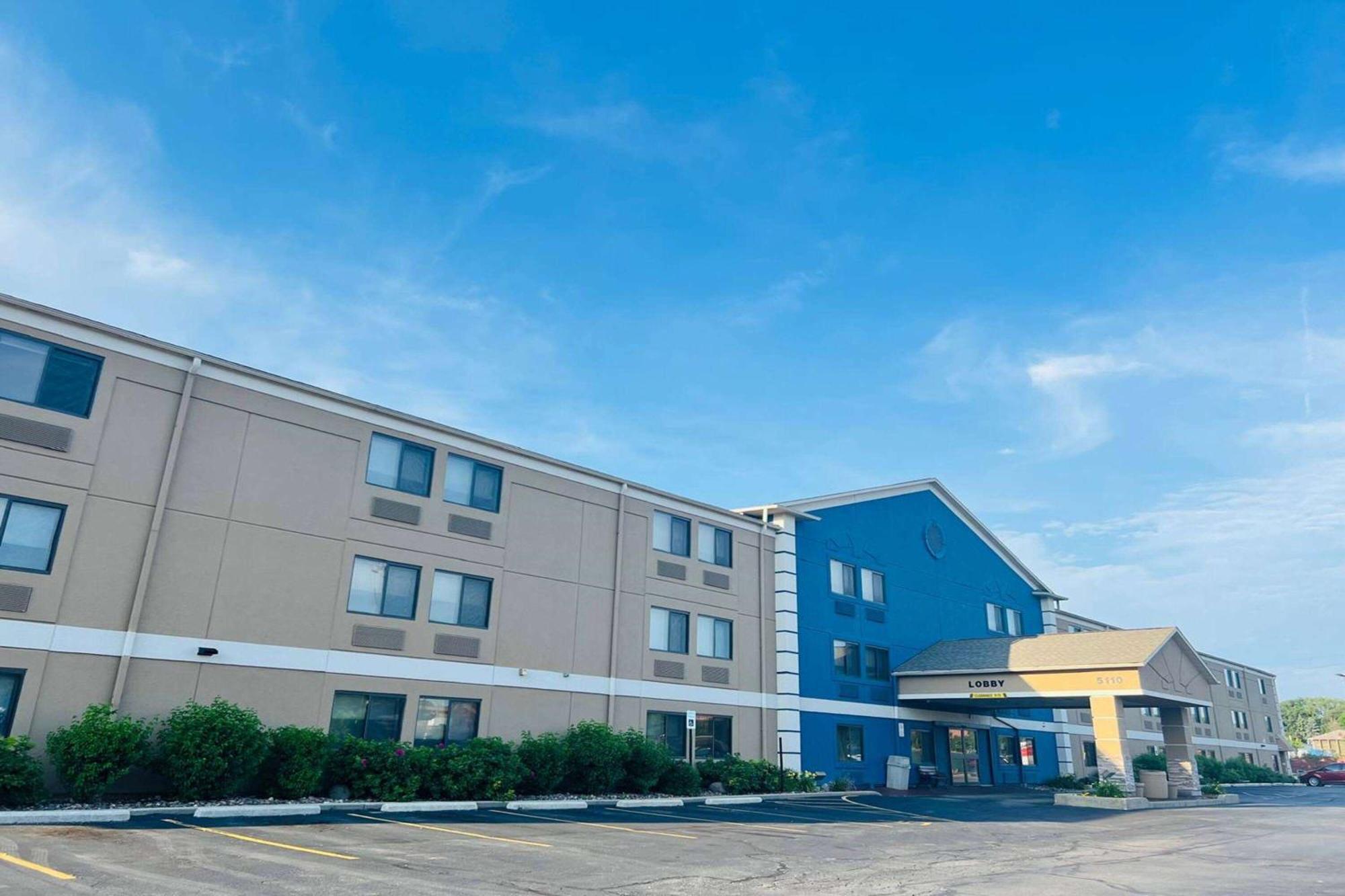 Whitefish Bay Americinn By Wyndham Glendale Milwaukee מראה חיצוני תמונה