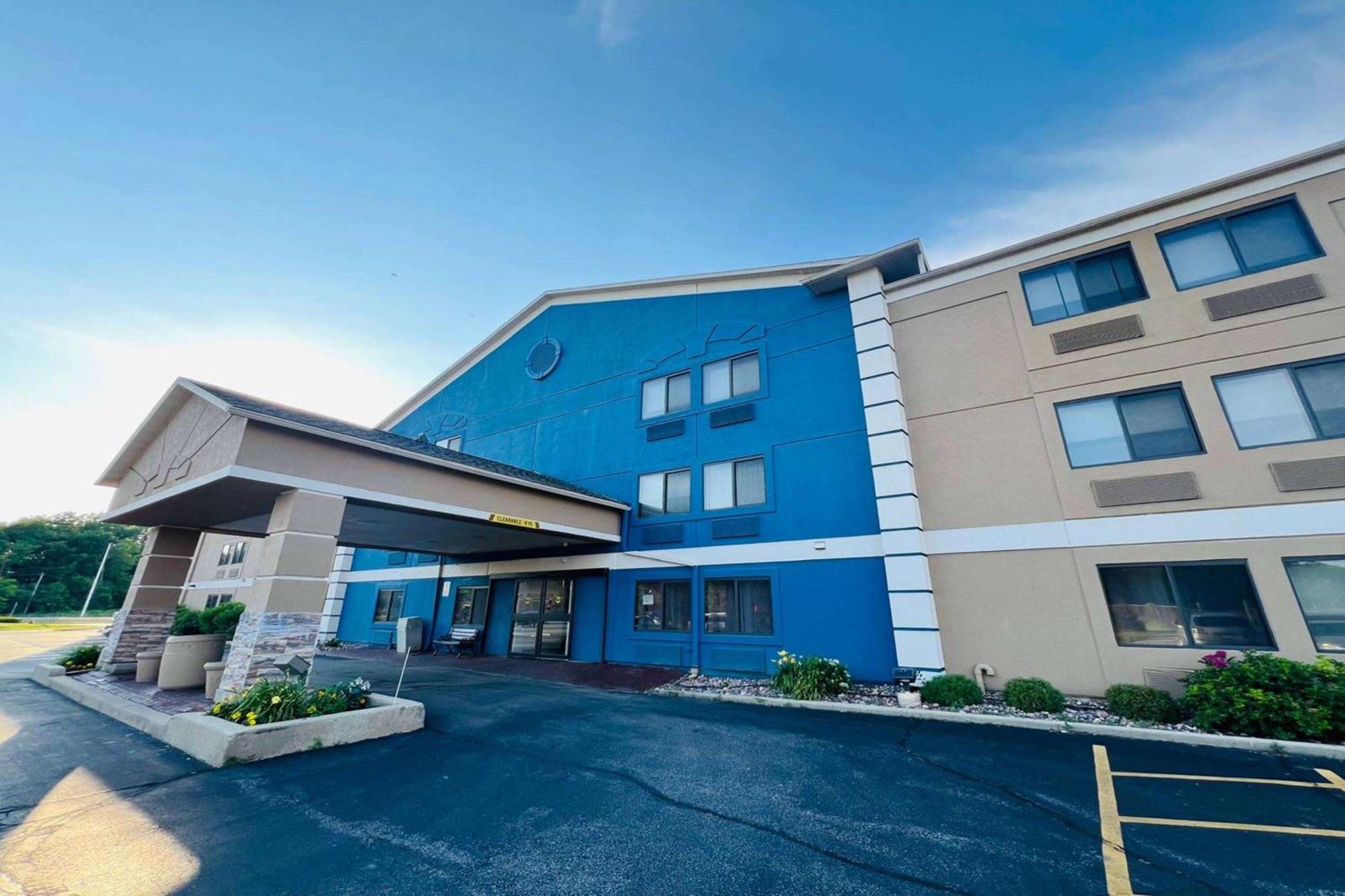 Whitefish Bay Americinn By Wyndham Glendale Milwaukee מראה חיצוני תמונה