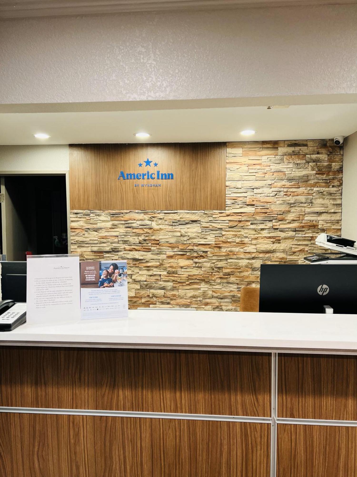 Whitefish Bay Americinn By Wyndham Glendale Milwaukee מראה חיצוני תמונה