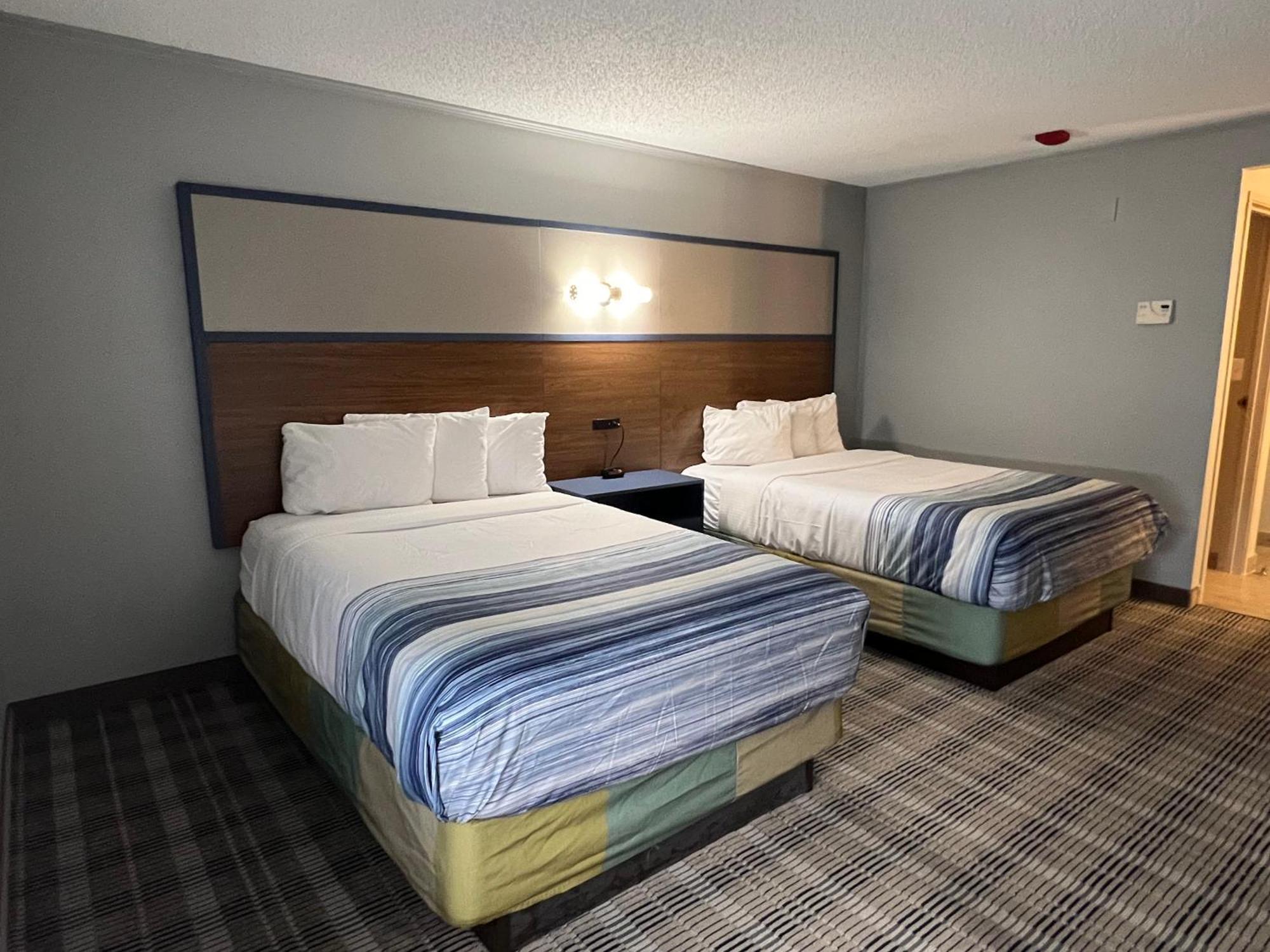 Whitefish Bay Americinn By Wyndham Glendale Milwaukee מראה חיצוני תמונה