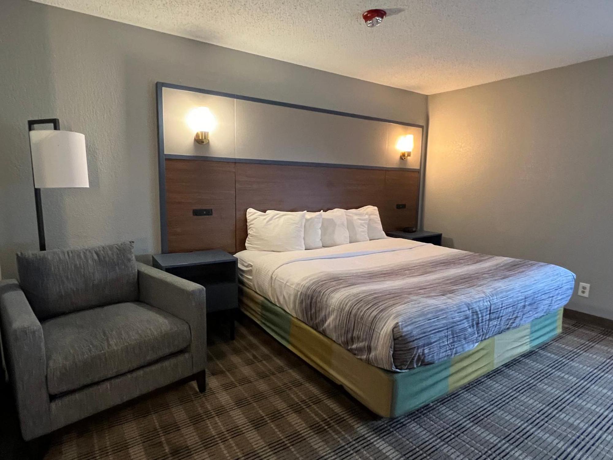 Whitefish Bay Americinn By Wyndham Glendale Milwaukee מראה חיצוני תמונה