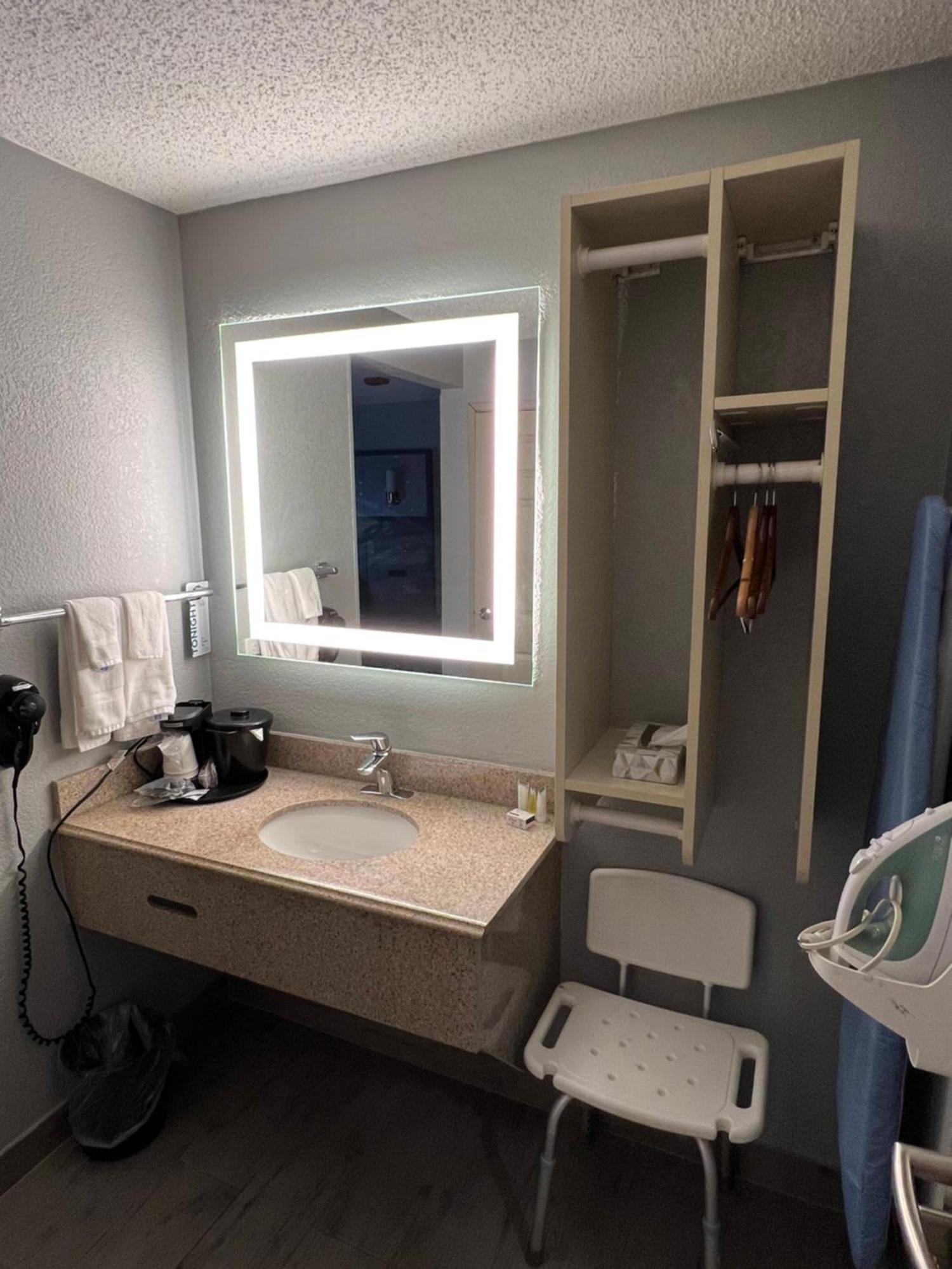 Whitefish Bay Americinn By Wyndham Glendale Milwaukee מראה חיצוני תמונה